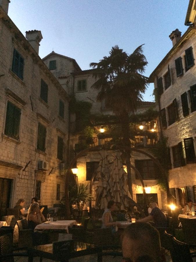Chic & Stylish With Seaview-Terrace - Kotor Indah Lejlighed Eksteriør billede